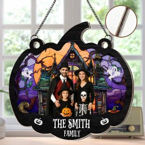Personalized Family Photo & Name Halloween Sign, Pumpkin-Shaped Door Hanger, Layered Wooden Welcome Decor, Spooky Season Gift for Family, Haunted House Front Door Sign