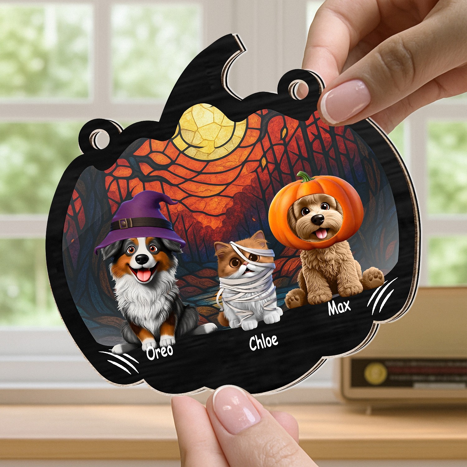 Personalized Haunted Home Pet Sign with Names, Pumpkin-Shaped Halloween Door Hanger, Custom Wooden Welcome Decor, Spooky Gift for Dog & Cat Lovers, Front Door Sign