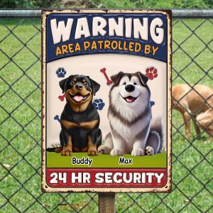 Personalized Warning Area Patrolled By Dog Sign with Names Funny 24 HR Security Metal Plaque Vintage Style Yard Decor Housewarming Gift for Dog Owners Fence Gate Sign 9JNIZ